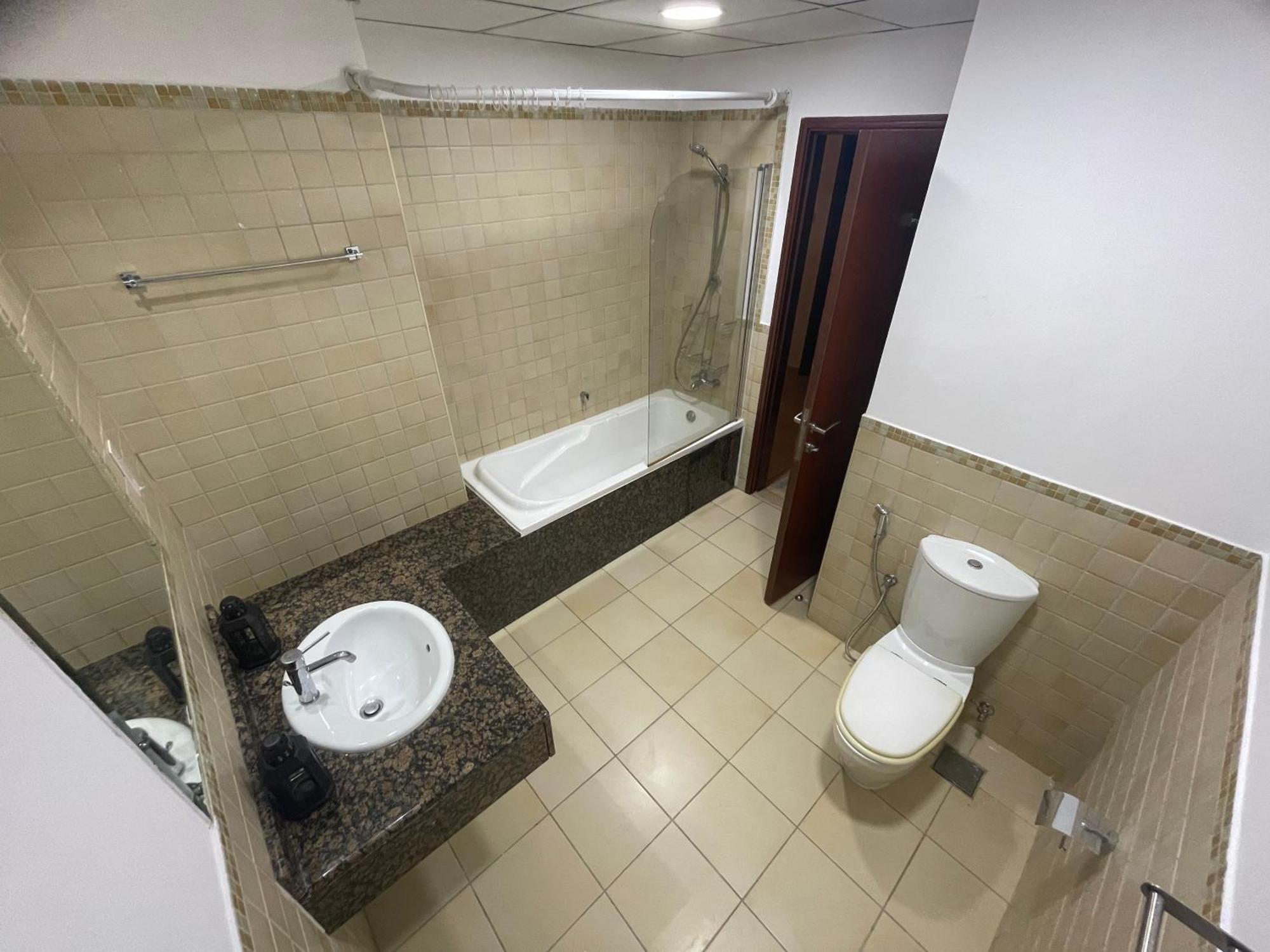 Seaview Beach Hostel Jbr - Walk To Beach - Gym - Pool - Metro Station Дубай Екстериор снимка