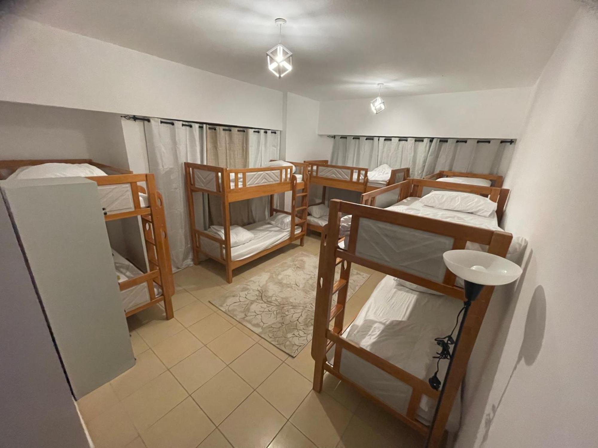 Seaview Beach Hostel Jbr - Walk To Beach - Gym - Pool - Metro Station Дубай Екстериор снимка