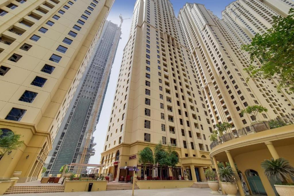 Seaview Beach Hostel Jbr - Walk To Beach - Gym - Pool - Metro Station Дубай Екстериор снимка