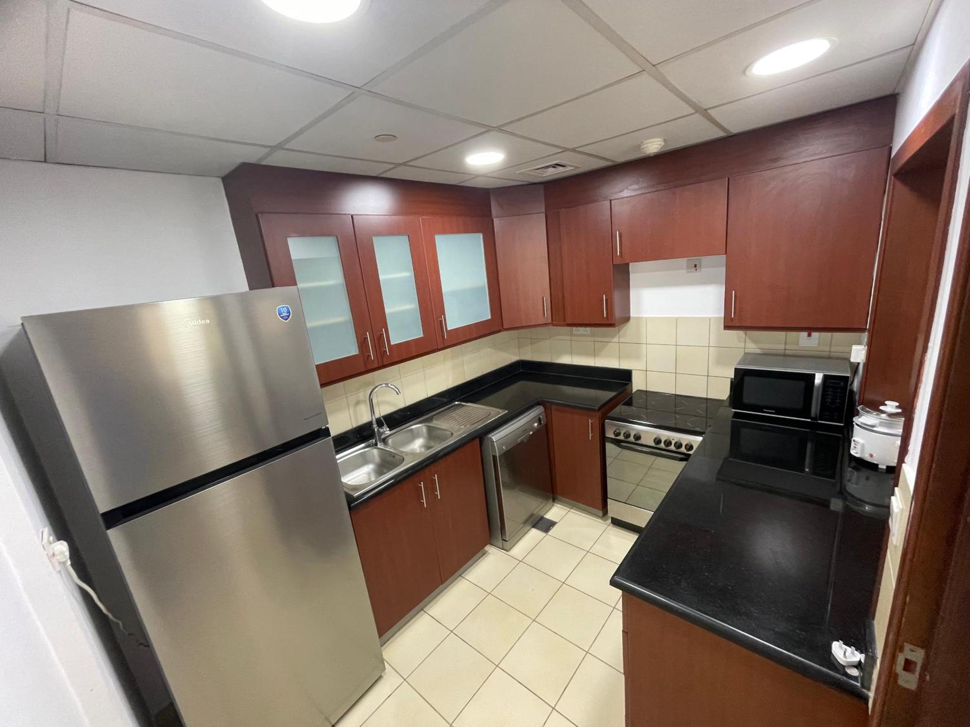 Seaview Beach Hostel Jbr - Walk To Beach - Gym - Pool - Metro Station Дубай Екстериор снимка