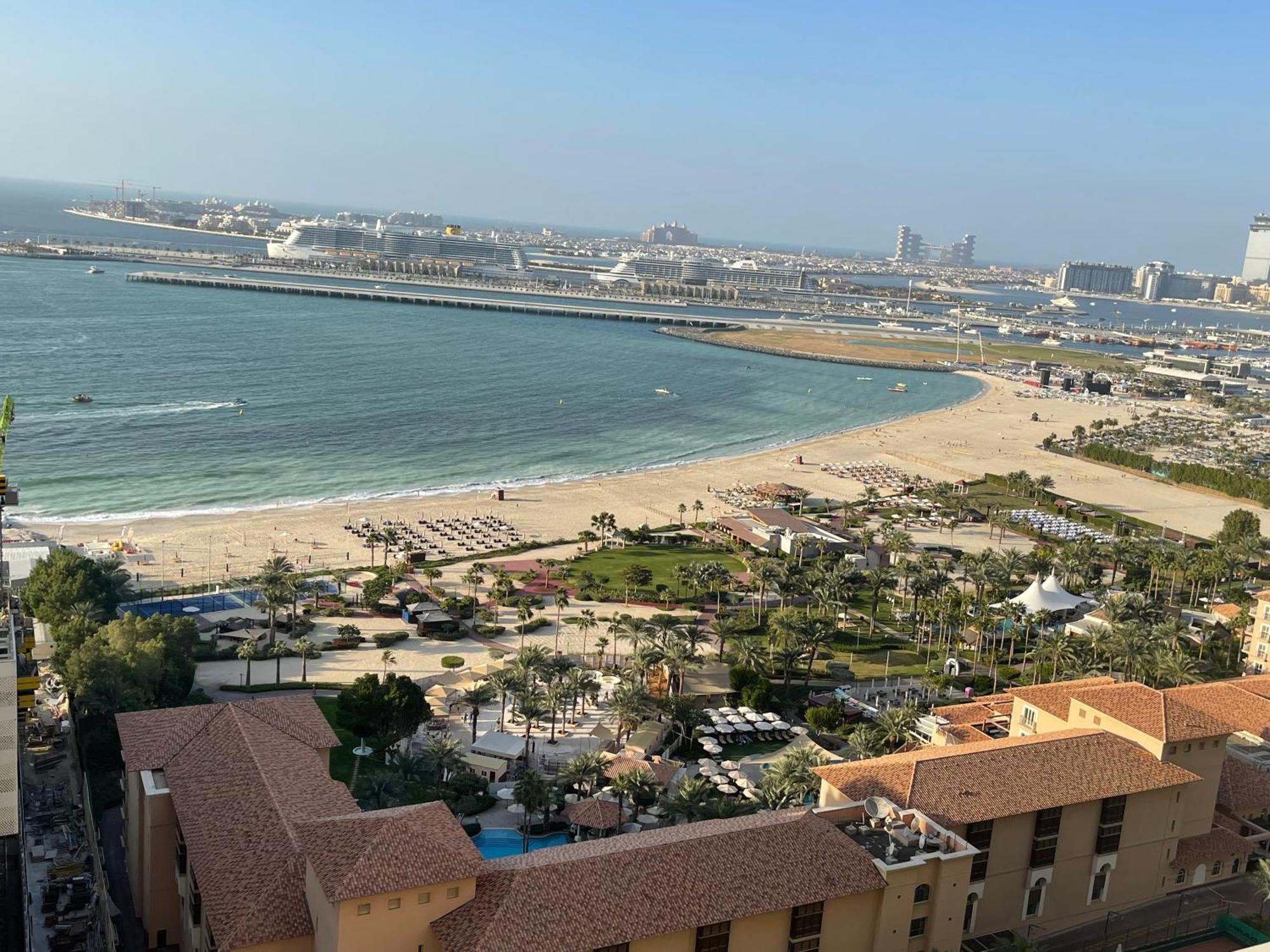Seaview Beach Hostel Jbr - Walk To Beach - Gym - Pool - Metro Station Дубай Екстериор снимка