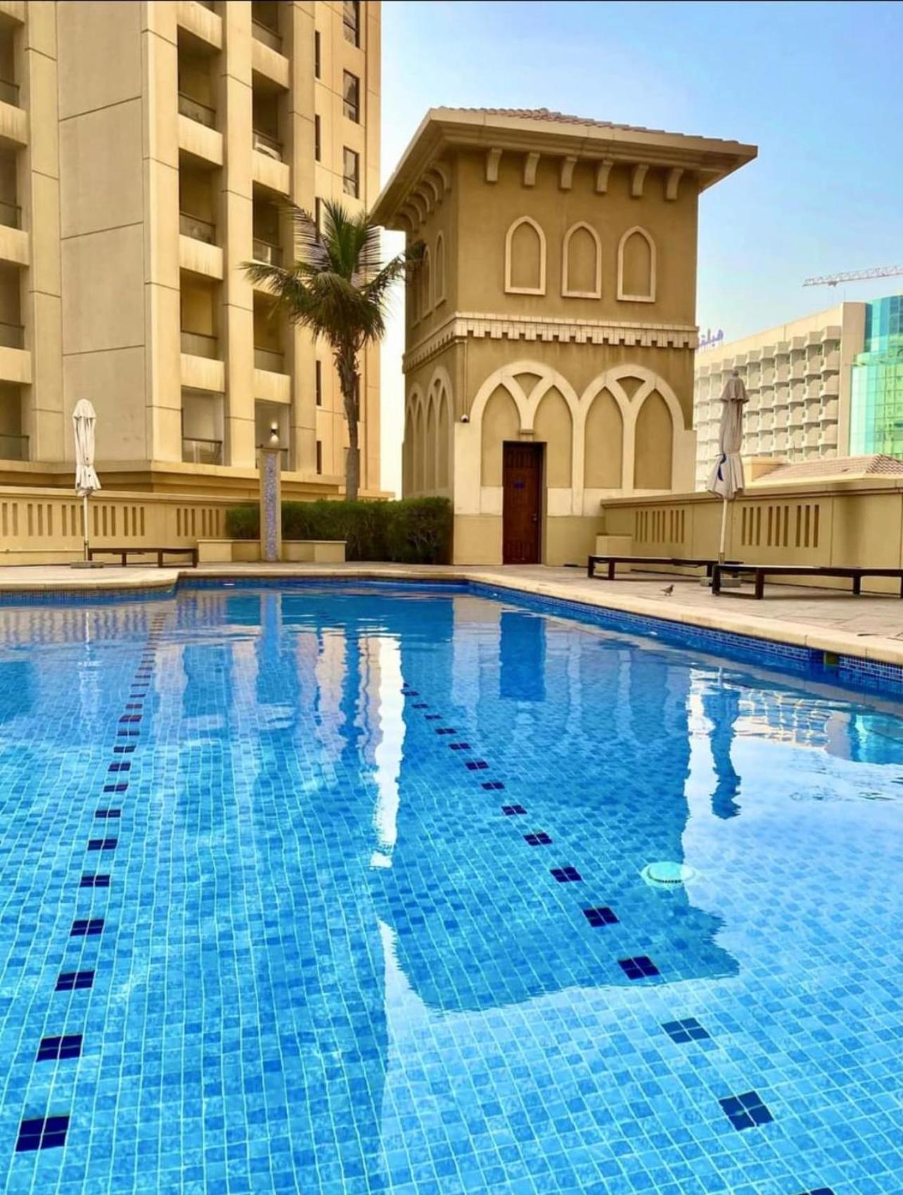 Seaview Beach Hostel Jbr - Walk To Beach - Gym - Pool - Metro Station Дубай Екстериор снимка