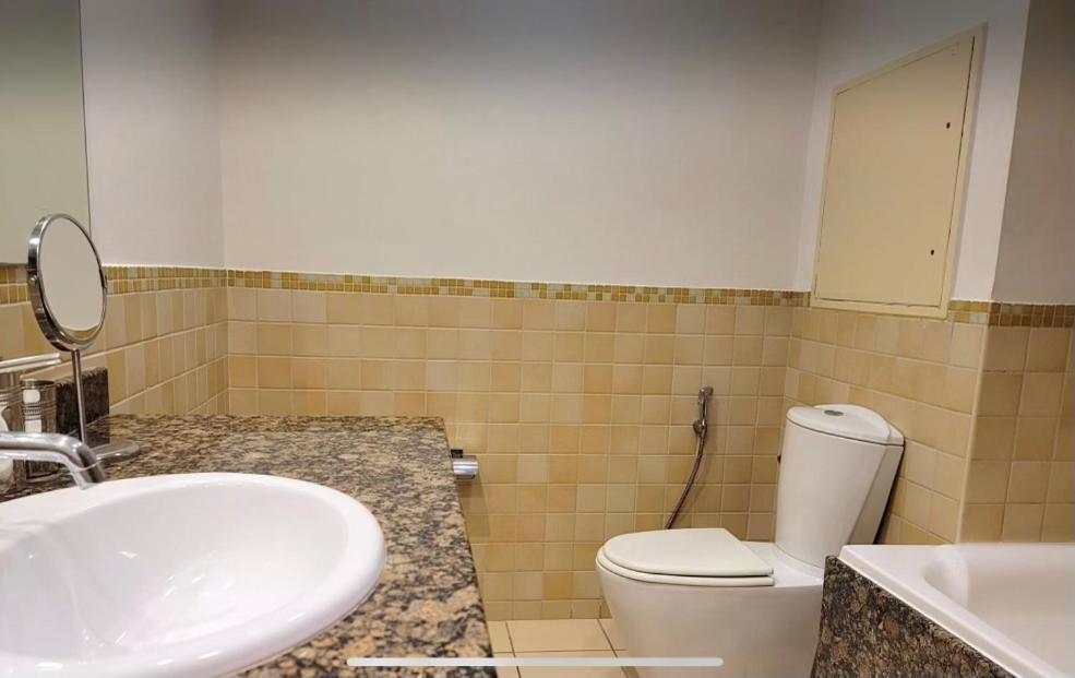 Seaview Beach Hostel Jbr - Walk To Beach - Gym - Pool - Metro Station Дубай Екстериор снимка