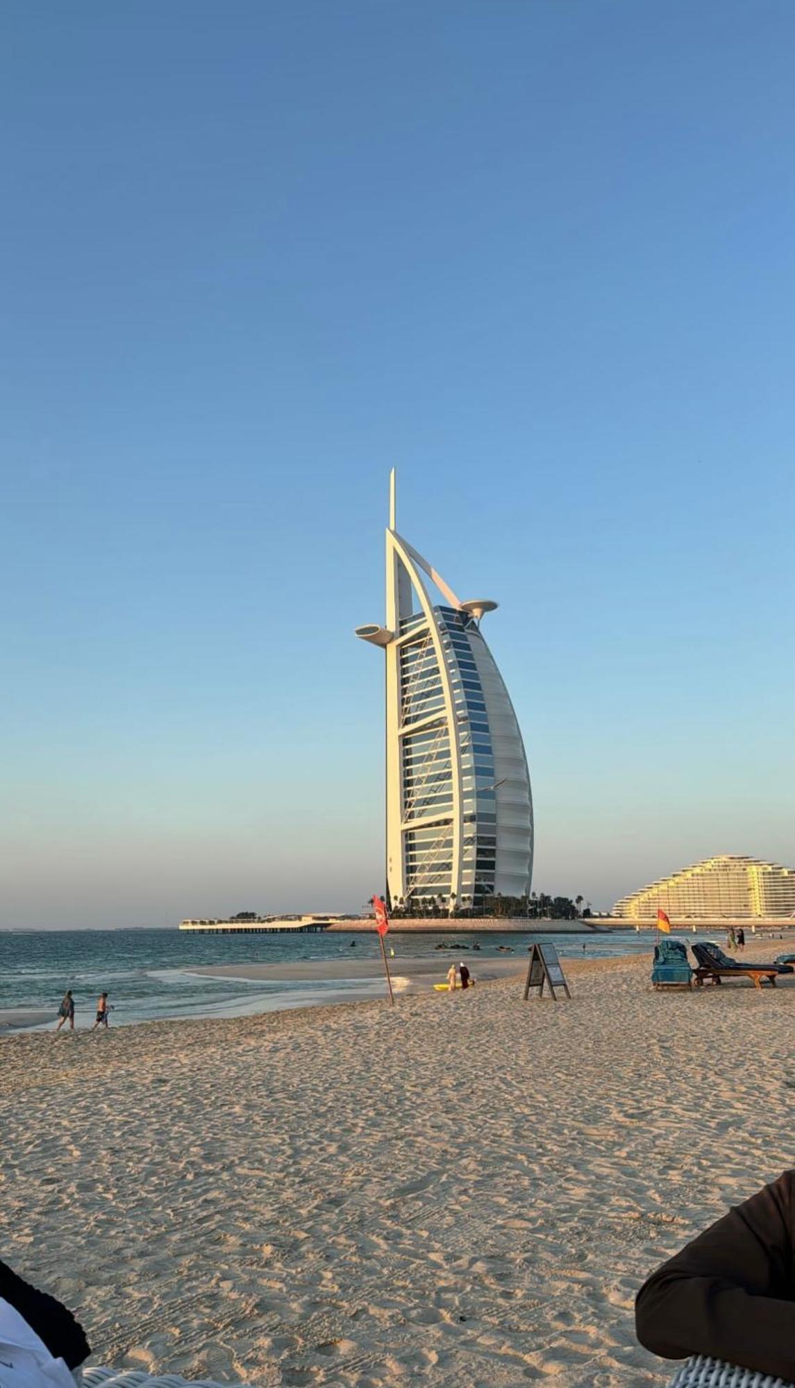 Seaview Beach Hostel Jbr - Walk To Beach - Gym - Pool - Metro Station Дубай Екстериор снимка